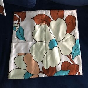 Vintage UO set of 4 pillow shams